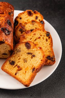 Meyveli kek tatlı meyveli pasta kurutulmuş meyveler, fındıklı geleneksel pişmiş yiyecekler doğal ürünler lezzetli çerezler lezzetli gurme yemek arkaplan masanın kırsal kesiminde fotokopi alanı