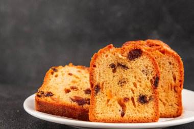 Meyveli kek tatlı meyveli pasta kurutulmuş meyveler, fındıklı geleneksel pişmiş yiyecekler doğal ürünler lezzetli çerezler lezzetli gurme yemek arkaplan masanın kırsal kesiminde fotokopi alanı