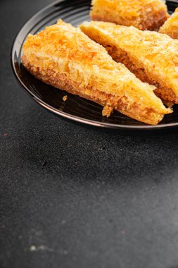 Antep fıstıklı ve bademli Baklava. Tatlı, doğu tatlıları. Lezzetli atıştırmalıklar.