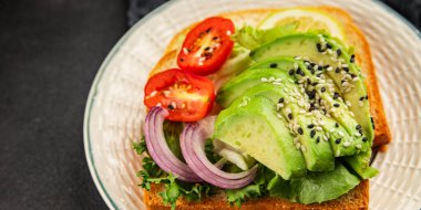 Avokado tostu. Sebze yemeği. Lezzetli çerez. Lezzetli yemekler.