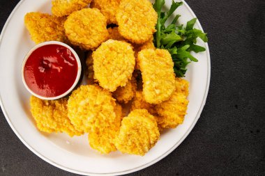 Tavuk nuggetları fast food doğal lezzetli aperatifler taze lezzetli gurme yemek arka planı masa rustik üst görünüm fotokopi alanı