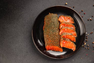 Somon füme fileto ve dereotlu kırmızı balık. Doğal sağlıklı yiyecekler. Ana yemek. Aperatif.