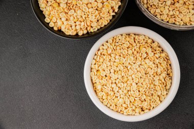 Küçük makarna davulu makarna makarna İtalyan yemeği lezzetli çerez lezzetli gurme yemek masası kırsal üst görünüm fotokopi alanı ayarlıyor