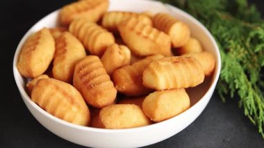 Madeleine tatlı bisküvi tatlı tatlı aperatif lezzetli leziz gurme yemek masası rustik yiyecekler üst görünüm fotokopi alanı