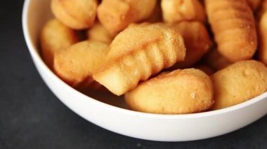 Madeleine tatlı bisküvi tatlı tatlı aperatif lezzetli leziz gurme yemek masası rustik yiyecekler üst görünüm fotokopi alanı