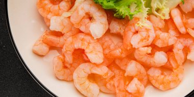 Karides salatası deniz ürünleri aperatifler lezzetli aperatifler taze gurme yemek arka planı masa rustik gıdalar üst görünüm fotokopi alanı pesseeter diyet