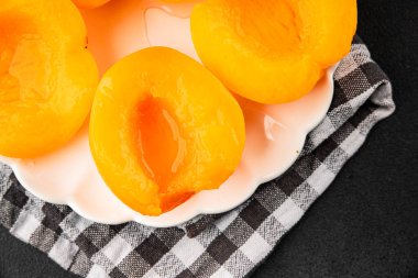 Şeftali konservesi meyve konservesi. Meyve suyu. Lezzetli gurme. Yemek arkaplanı.