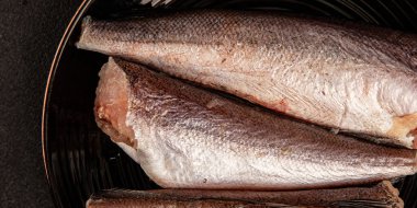 Çiğ balık, sağlıklı deniz mahsulleri ana yemek ana yemek aperatifler taze lezzetli gurme yemek masası kırsal yemek, fotokopi alanı, peskataryan diyeti.