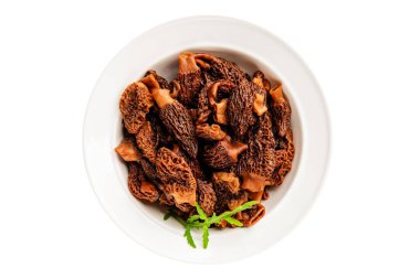Morels mantarları doğal mantarları sağlıklı yiyecekleri aperatifleri taze lezzetli gurme yemek arka planlarını masadaki rustik yiyecekleri fotokopi alanı keto ve paleo diyeti vejetaryen ve vejetaryen yemekleri.