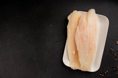 Donmuş balık fileto beyaz balık pangasius deniz ürünleri lezzetli leziz lezzetli gurme lezzetli diyet arka planı masadaki kırsal yemek üst görüşü uzay keto ve paleo diyet