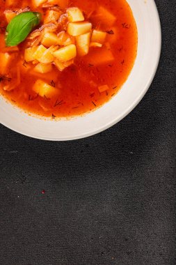 Kırmızı çorba, sebze patates, domates, et suyu, sebze çorbası, sebze çorbası, sebze çorbası, sebze çorbası, sebze çorbası, sebze çorbası, sebze çorbası.