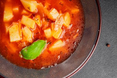 Kırmızı çorba, sebze patates, domates, et suyu, sebze çorbası, sebze çorbası, sebze çorbası, sebze çorbası, sebze çorbası, sebze çorbası, sebze çorbası.