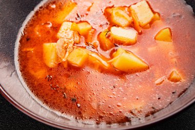 Kırmızı çorba, sebze patates, domates, et suyu, sebze çorbası, sebze çorbası, sebze çorbası, sebze çorbası, sebze çorbası, sebze çorbası, sebze çorbası.