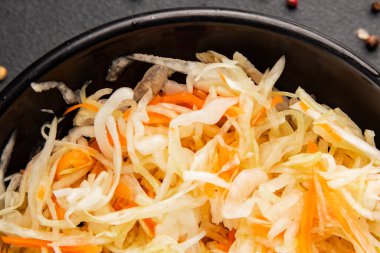 Lahana salatası lahana salatası lahana salatası doğal sağlıklı yemek aperatifi taze yemek masası sofraya gurme yemek arkaplanı koyun rustik yemekler üst görünüm fotokopi alanı vejetaryen ve vejetaryen yemekleri