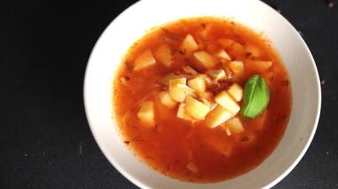 Kırmızı çorba, sebze patates, domates, et suyu, sebze çorbası, sebze çorbası, sebze çorbası, sebze çorbası, sebze çorbası, sebze çorbası, sebze çorbası.