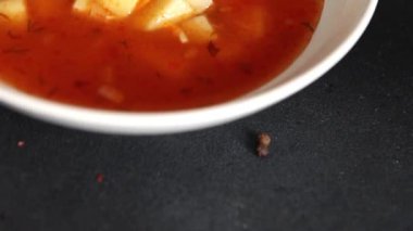 Kırmızı çorba, sebze patates, domates, et suyu, sebze çorbası, sebze çorbası, sebze çorbası, sebze çorbası, sebze çorbası, sebze çorbası, sebze çorbası.