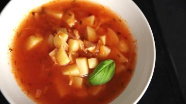 Kırmızı çorba, sebze patates, domates, et suyu, sebze çorbası, sebze çorbası, sebze çorbası, sebze çorbası, sebze çorbası, sebze çorbası, sebze çorbası.