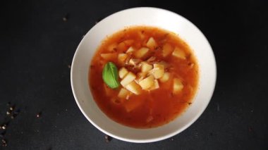 Kırmızı çorba, sebze patates, domates, et suyu, sebze çorbası, sebze çorbası, sebze çorbası, sebze çorbası, sebze çorbası, sebze çorbası, sebze çorbası.