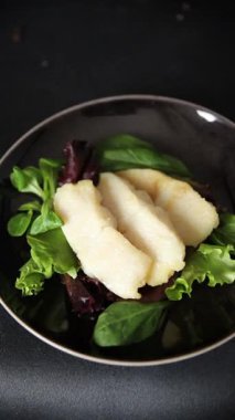 Kızarmış beyaz balık fileto pangasius ana yemek lezzetli aperatif lezzetli lezzetli gurme yemek arkaplan masa rustik gıda üst görünüm fotokopi alanı peseeter diyet