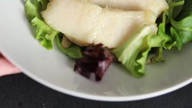 Kızarmış beyaz balık fileto pangasius ana yemek lezzetli aperatif lezzetli lezzetli gurme yemek arkaplan masa rustik gıda üst görünüm fotokopi alanı peseeter diyet