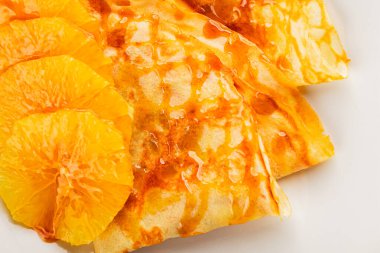 Portakallı krep tatlı krep lezzetli aperatif lezzetli gurme yemek arkaplanı masa kırsal gıdanın üstünde fotokopi odası