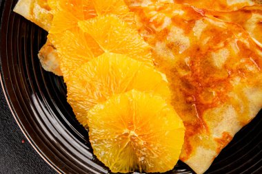 Portakallı krep tatlı krep lezzetli aperatif lezzetli gurme yemek arkaplanı masa kırsal gıdanın üstünde fotokopi odası