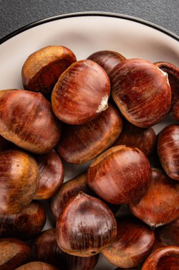 Yenilebilir kestaneler lezzetli atıştırmalıklar lezzetli taze gurme yemek geçmişi masa rustik gıdalar üst görünüm fotokopi alanı