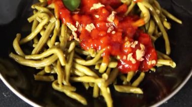 Yeşil fasulye sosu ana yemek ana yemek aperatif aperatif lezzetli leziz gurme yemek arka plan masa rustik gıda üst görünüm fotokopi alanı keto ve paleo diyet vejetaryen ve vejetaryen gıda