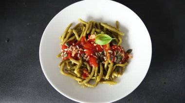 Yeşil fasulye sosu ana yemek ana yemek aperatif aperatif lezzetli leziz gurme yemek arka plan masa rustik gıda üst görünüm fotokopi alanı keto ve paleo diyet vejetaryen ve vejetaryen gıda