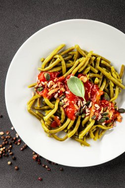 Yeşil fasulye sosu ana yemek ana yemek aperatif aperatif lezzetli leziz gurme yemek arka plan masa rustik gıda üst görünüm fotokopi alanı keto ve paleo diyet vejetaryen ve vejetaryen gıda