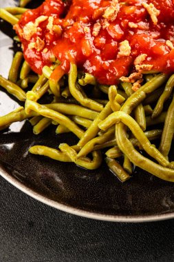 Yeşil fasulye sosu ana yemek ana yemek aperatif aperatif lezzetli leziz gurme yemek arka plan masa rustik gıda üst görünüm fotokopi alanı keto ve paleo diyet vejetaryen ve vejetaryen gıda