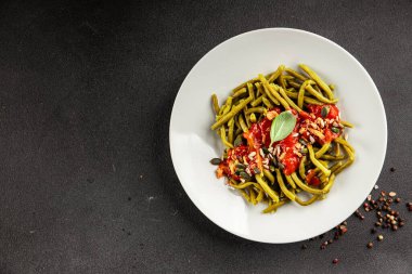 Yeşil fasulye sosu ana yemek ana yemek aperatif aperatif lezzetli leziz gurme yemek arka plan masa rustik gıda üst görünüm fotokopi alanı keto ve paleo diyet vejetaryen ve vejetaryen gıda