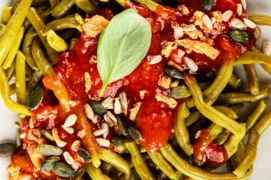 Yeşil fasulye sosu ana yemek ana yemek aperatif aperatif lezzetli leziz gurme yemek arka plan masa rustik gıda üst görünüm fotokopi alanı keto ve paleo diyet vejetaryen ve vejetaryen gıda