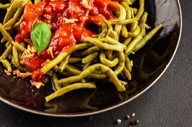 Yeşil fasulye sosu ana yemek ana yemek aperatif aperatif lezzetli leziz gurme yemek arka plan masa rustik gıda üst görünüm fotokopi alanı keto ve paleo diyet vejetaryen ve vejetaryen gıda