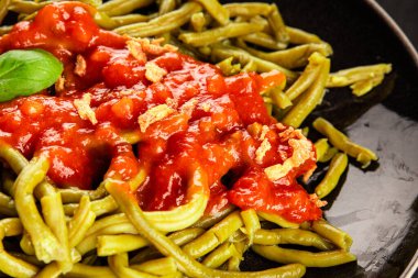 Yeşil fasulye sosu ana yemek ana yemek aperatif aperatif lezzetli leziz gurme yemek arka plan masa rustik gıda üst görünüm fotokopi alanı keto ve paleo diyet vejetaryen ve vejetaryen gıda