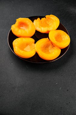 Şeftali konservesi meyve konservesi. Meyve suyu. Lezzetli gurme. Yemek arkaplanı.