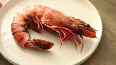 Kaplan karidesleri çiğ kral gamba karidesleri deniz ürünleri doğal gıda aperatifler taze lezzetli gurmeler masa üzerinde rustik yemekler üst görünüm uzay yiyecekleri pezetarya diyeti kopyaları