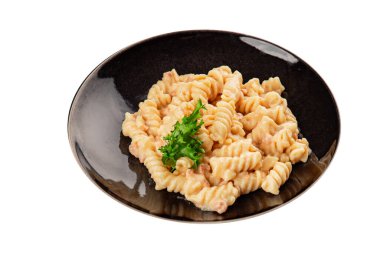 Carbonara makarna fusilli krem soslu ana yemek İtalyan mutfağı lezzetli aperatif lezzetli gurme yemek arka planı masa rustik gıda üst görünümü fotokopi alanı üzerinde
