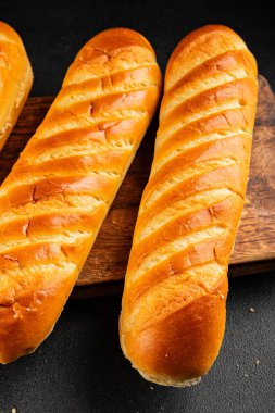Sosisli ekmeği için taze çörek, doğal pişmiş yiyecekler, iştah açıcı, taze yemek masası, sofrada gurme yemek arka planı, kırsal yiyecekler, fotokopi alanı.