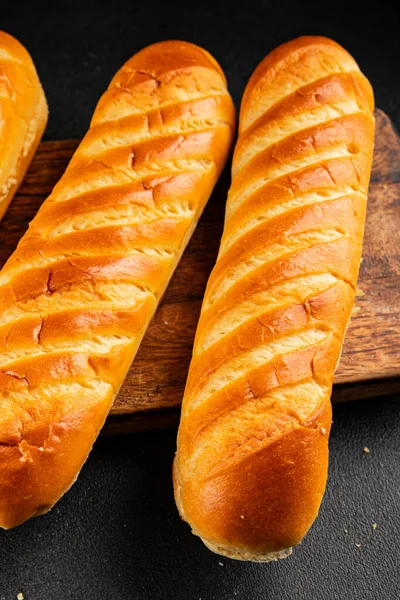 Sosisli ekmeği için taze çörek, doğal pişmiş yiyecekler, iştah açıcı, taze yemek masası, sofrada gurme yemek arka planı, kırsal yiyecekler, fotokopi alanı.