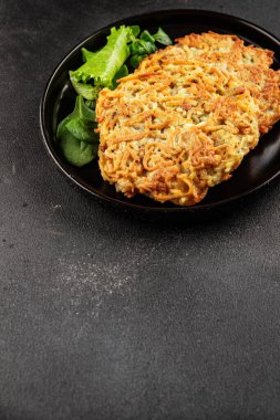 Haşhaş patatesler Draniki ana yemek hazırlama aperatifler lezzetli çerezler lezzetli gurme yemek arka planı masa rustik yemekler üst görünüm fotokopi alanı vejetaryen ve vejetaryen yiyecekler