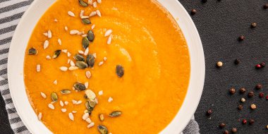 Krema çorbası, sebze, ilk yemek, lezzetli aperatif, gurme, yemek, masa üstü yemek, fotokopi odası keto, paleo diyet vejetaryen ve vejetaryen yemekleri.