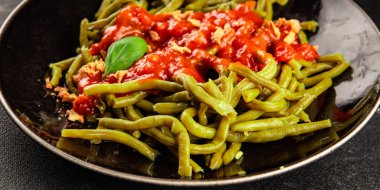 Yeşil fasulye sosu ana yemek ana yemek aperatif aperatif lezzetli leziz gurme yemek arka plan masa rustik gıda üst görünüm fotokopi alanı keto ve paleo diyet vejetaryen ve vejetaryen gıda