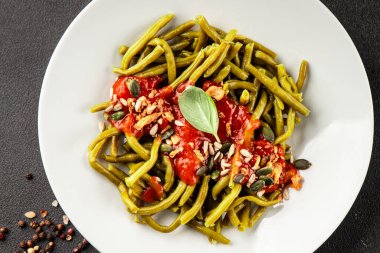 Yeşil fasulye sosu ana yemek ana yemek aperatif aperatif lezzetli leziz gurme yemek arka plan masa rustik gıda üst görünüm fotokopi alanı keto ve paleo diyet vejetaryen ve vejetaryen gıda