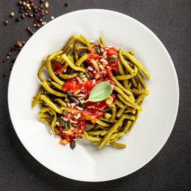 Yeşil fasulye sosu ana yemek ana yemek aperatif aperatif lezzetli leziz gurme yemek arka plan masa rustik gıda üst görünüm fotokopi alanı keto ve paleo diyet vejetaryen ve vejetaryen gıda