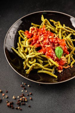 Yeşil fasulye sosu ana yemek ana yemek aperatif aperatif lezzetli leziz gurme yemek arka plan masa rustik gıda üst görünüm fotokopi alanı keto ve paleo diyet vejetaryen ve vejetaryen gıda