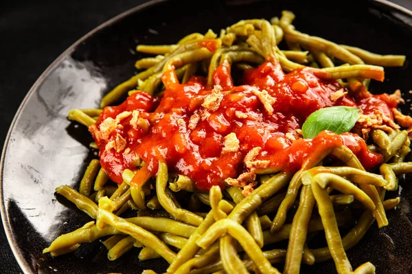 Yeşil fasulye sosu ana yemek ana yemek aperatif aperatif lezzetli leziz gurme yemek arka plan masa rustik gıda üst görünüm fotokopi alanı keto ve paleo diyet vejetaryen ve vejetaryen gıda