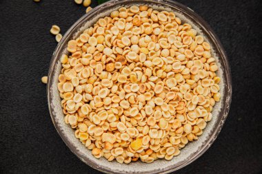 Küçük makarna davulu makarna makarna İtalyan yemeği lezzetli çerez lezzetli gurme yemek masası kırsal üst görünüm fotokopi alanı ayarlıyor