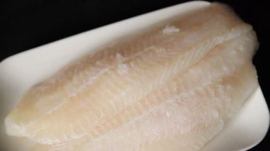 Donmuş balık fileto beyaz balık pangasius deniz ürünleri lezzetli gurme lezzetli pezetaryan diyet arka planı masadaki kırsal yiyecekler üst görünüm uzay keto ve paleo diyet