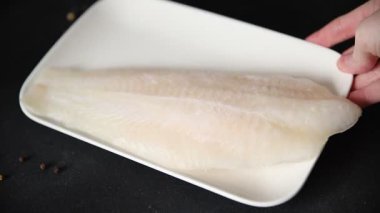 Donmuş balık fileto beyaz balık pangasius deniz ürünleri lezzetli gurme lezzetli pezetaryan diyet arka planı masadaki kırsal yiyecekler üst görünüm uzay keto ve paleo diyet